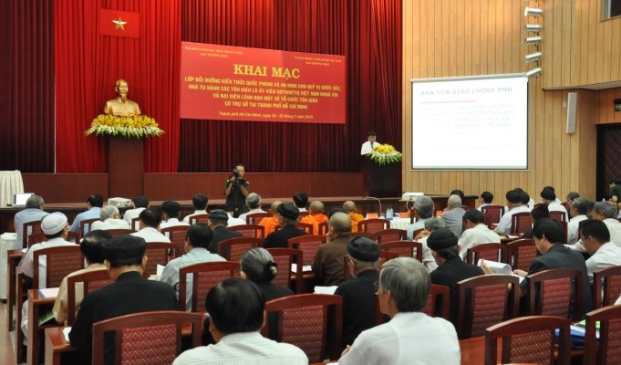Tăng cường kiến thức quốc phòng an ninh cho chức sắc, nhà tu hành