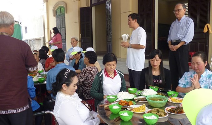 Đọc kinh trước và sau khi ăn