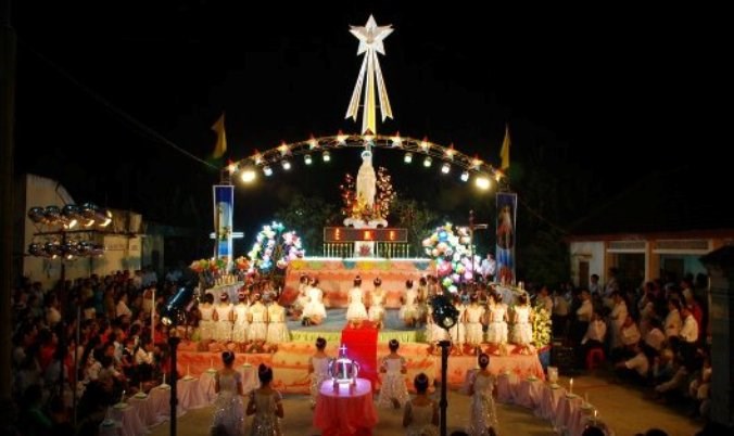 Tôi dâng hoa lên Mẹ