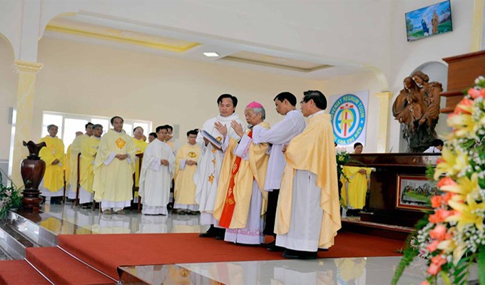 Dòng Thánh Gia Việt Nam mừng lễ Đức Maria Hồn Xác Lên Trời
