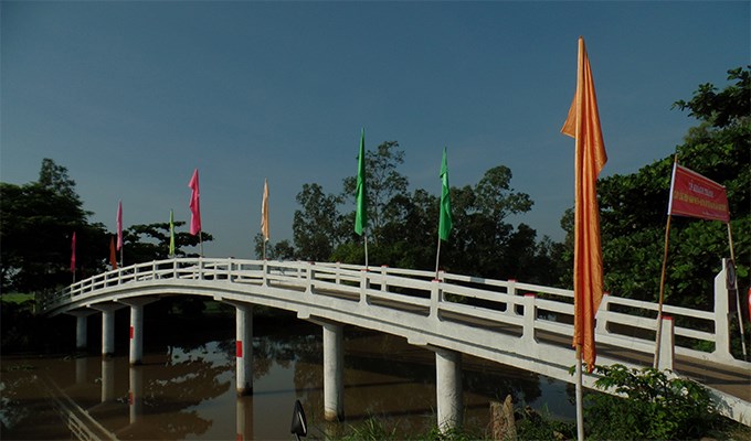 Trao tặng cầu cho vùng sông nước
