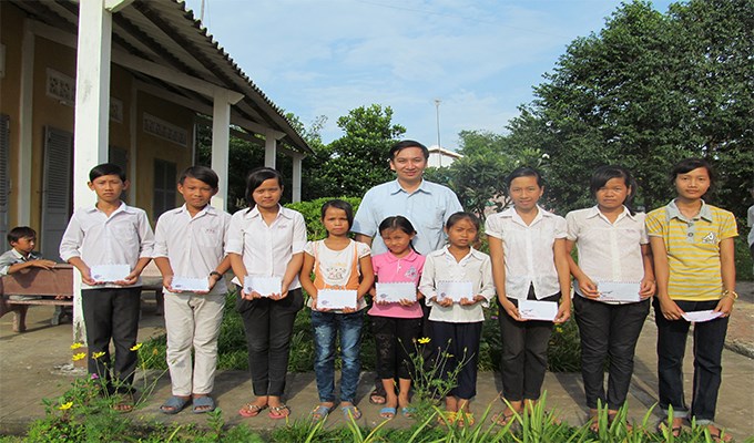 Quỹ học bổng của một linh mục trẻ