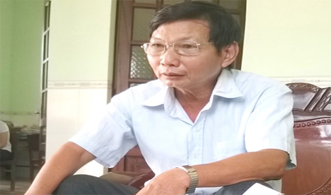 Bàn tay sần cho đường làng sạch đẹp