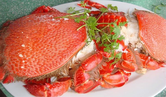 Ngất ngây với cua huỳnh đế luộc nước dừa