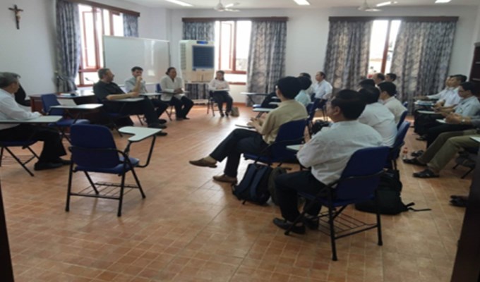 Các giáo sư Trung tâm Salus Hominis thăm Học viện Công giáo Việt Nam