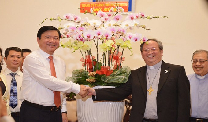 Lãnh đạo TPHCM chúc mừng lễ Phục Sinh giới Công giáo thành phố