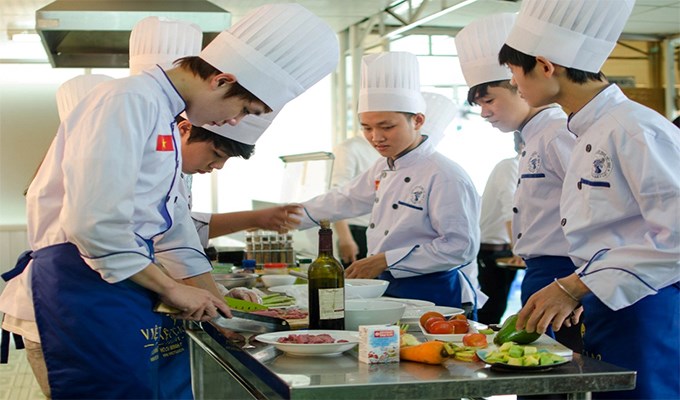 Nghịch lý học nghề hiện nay