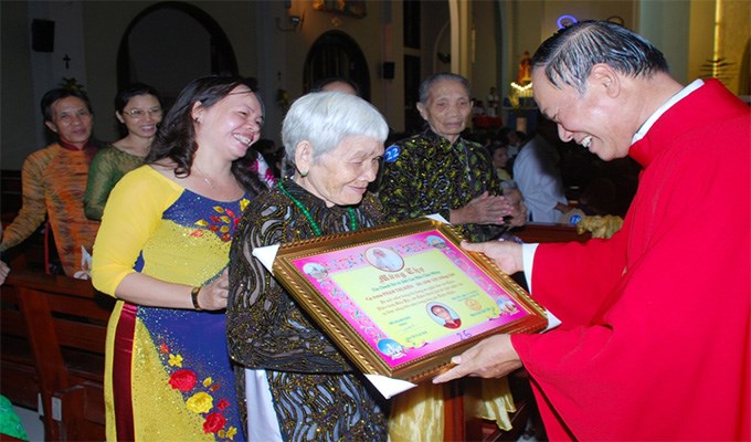 Không quên những “bụi tre già”