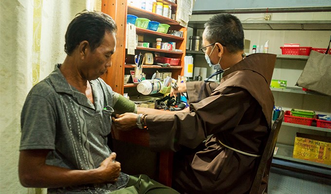 Những tu sĩ áo nâu  và lý tưởng khó nghèo