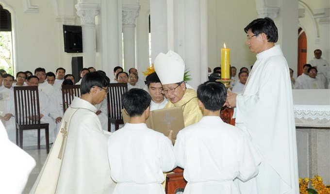Phong chức linh mục và phó tế