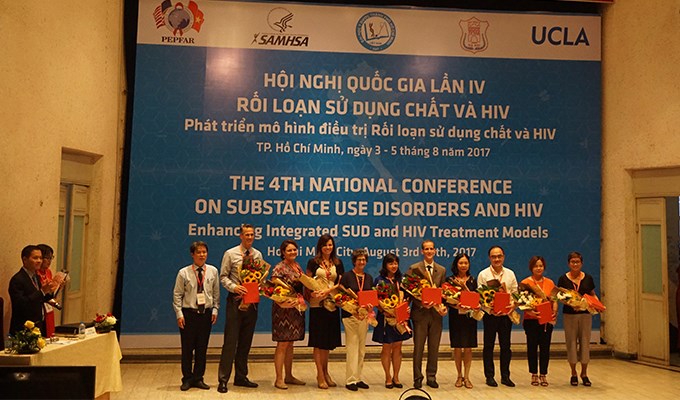 Chăm sóc bệnh nhân nhiễm hiv