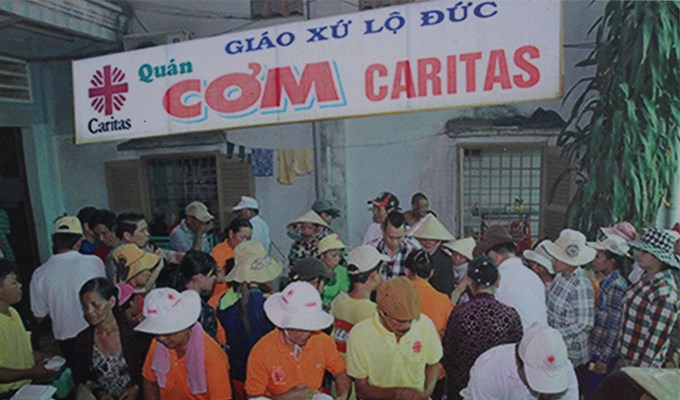 San sẻ tình thương bằng suất cơm tình nghĩa