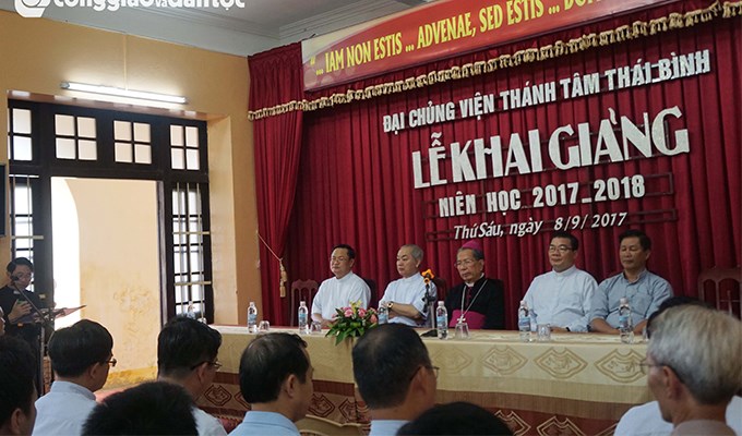 ĐẠI CHỦNG VIỆN THÁNH TÂM THÁI BÌNH KHAI GIẢNG NĂM HỌC MỚI