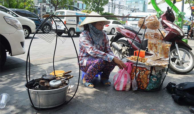 Nên hay không mở phố hàng rong ?