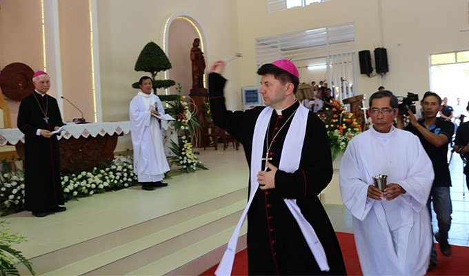ĐỨC TỔNG MAREK ZALEWSKI VIẾNG ĐỨC MẸ NÚI CÚI