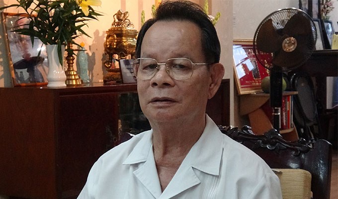 Con ong cần mẫn nơi nhà thờ Ðức Bà