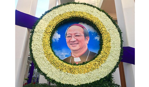 Đoàn xe tang chuẩn bị đón Đức cố Tổng Phaolô