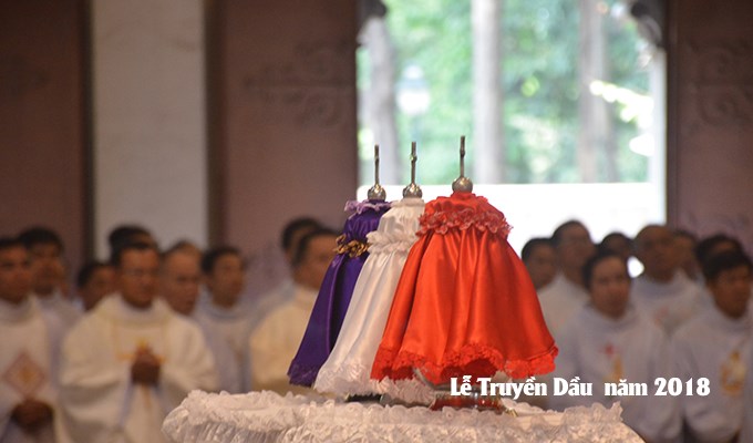 Thánh lễ Truyền Dầu tại Vương cung Thánh đường Đức Bà Sài Gòn