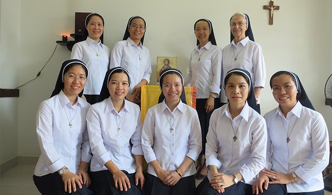 Mặc lấy nỗi lòng Ðức Mẹ trên đồi Canvê