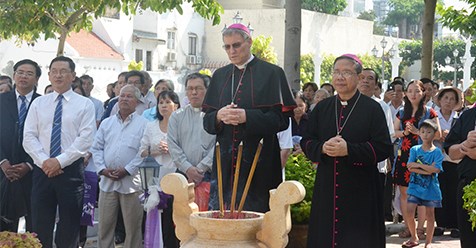 THÁNH LỄ CẦU NGUYỆN CHO CÁC GIÁM MỤC VÀ LINH MỤC ĐÃ QUA ĐỜI