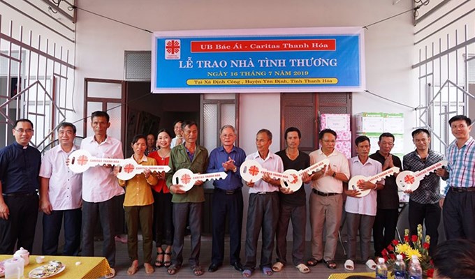Những ngôi nhà ấm áp tình thương