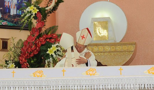 Ðức cha Antôn Vũ Huy Chương dâng lễ kết thúc sứ vụ