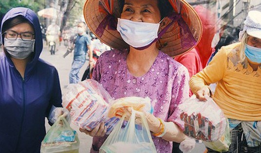 Giáng Sinh vẫn nối dài lời mời gọi