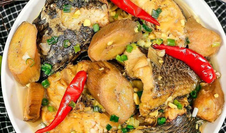 Cá kho chuối xanh