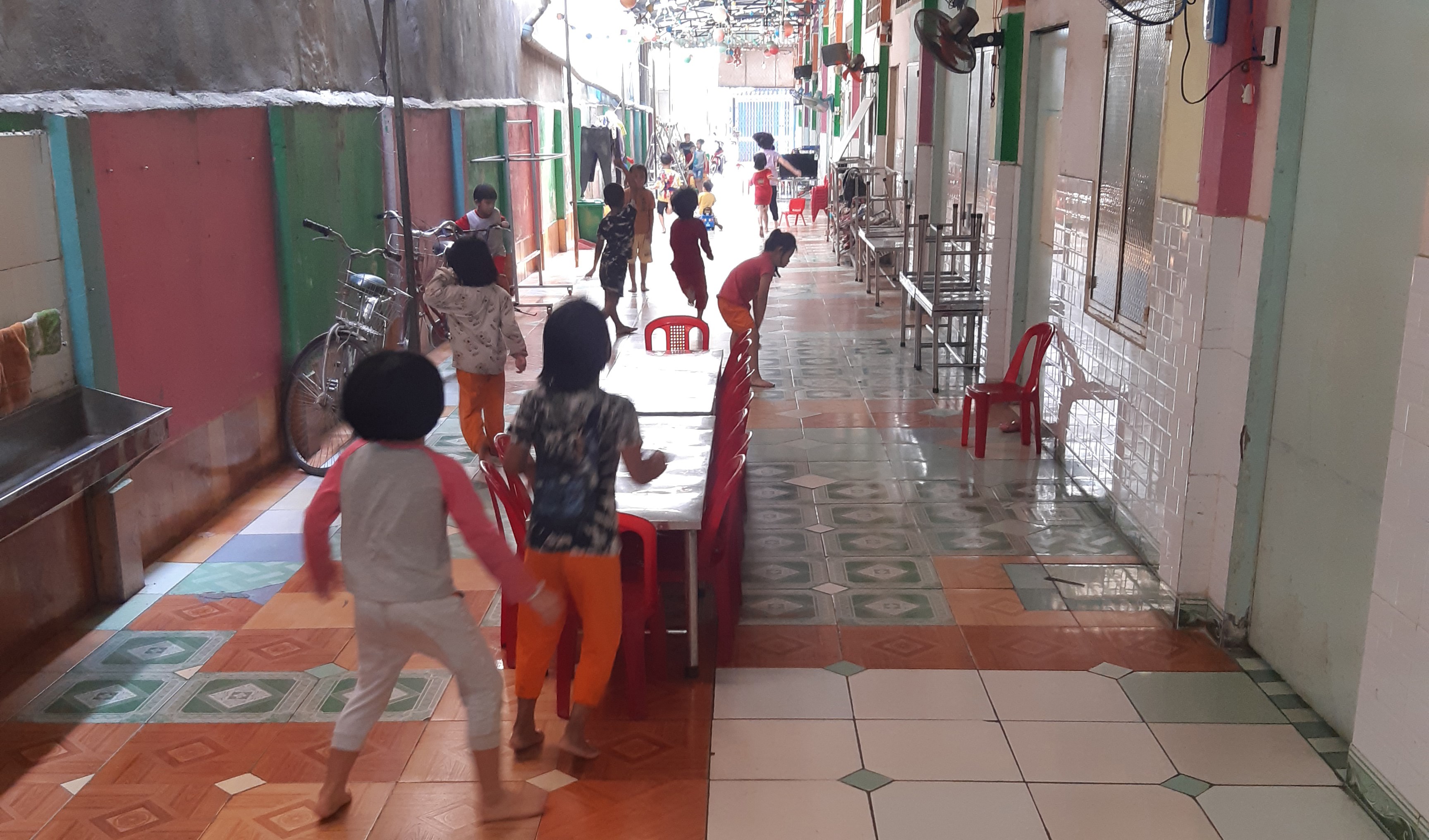 Hai người mẹ của các thiên thần nhỏ
