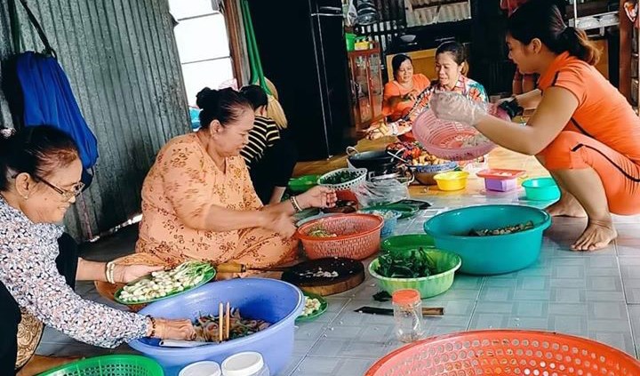 Gia đình Việt đón Tết Đoan Ngọ