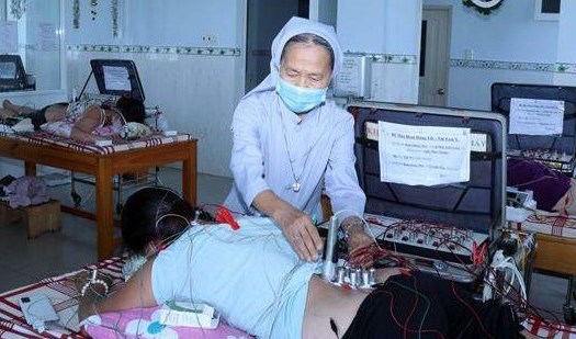 Người đi bắc những nhịp cầu...