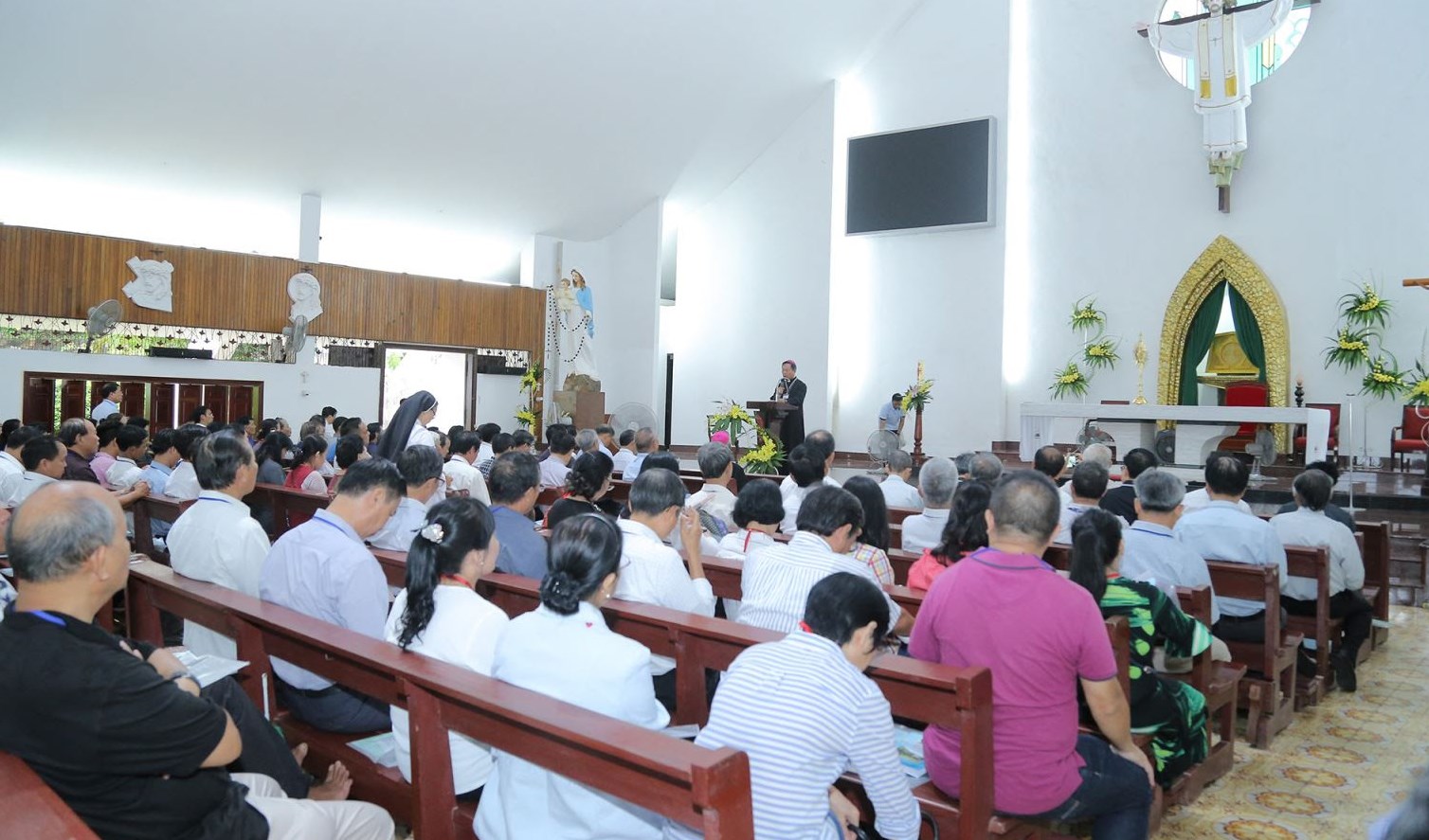 Lắng nghe giáo dân