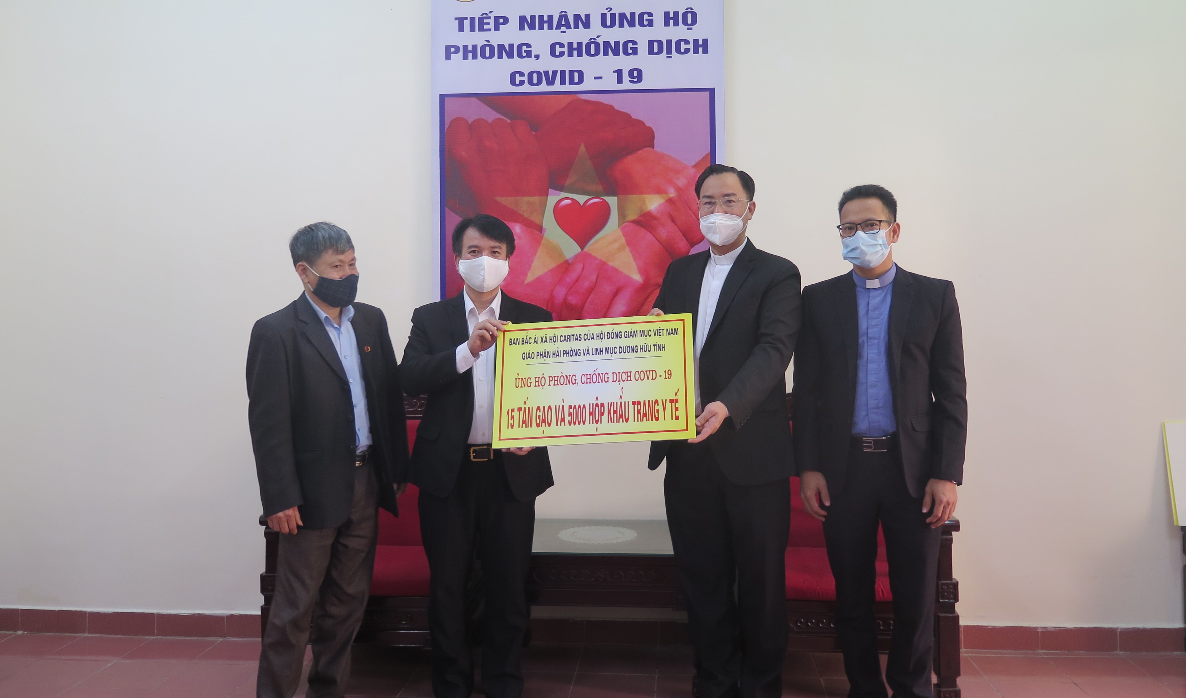 Nghĩa tình đồng bào giữa tâm dịch Hải Dương