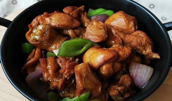Gà om bia lạ miệng