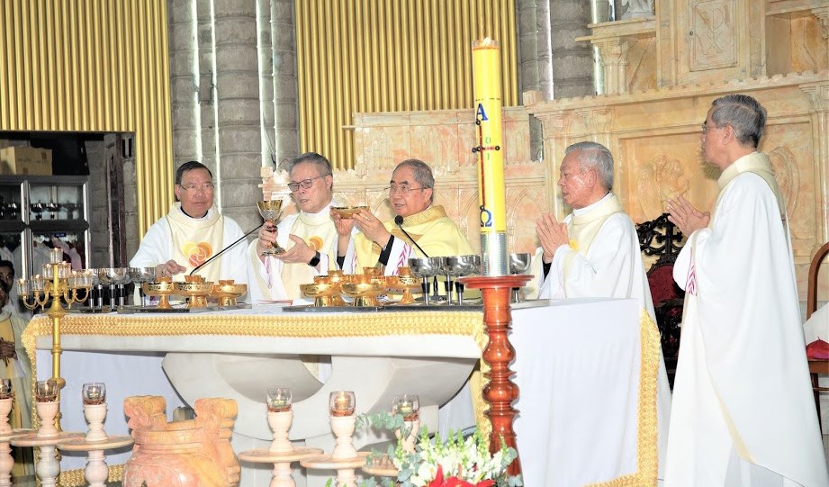 Kim khánh linh mục Ðức cha Giuse Võ Ðức Minh