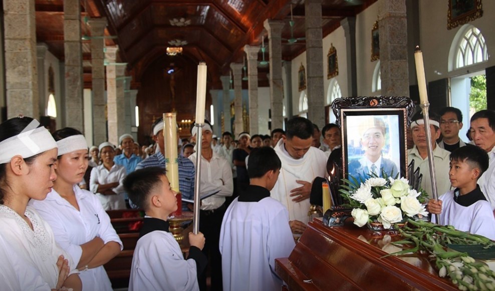 Tiếc thương chàng trai trẻ dũng cảm