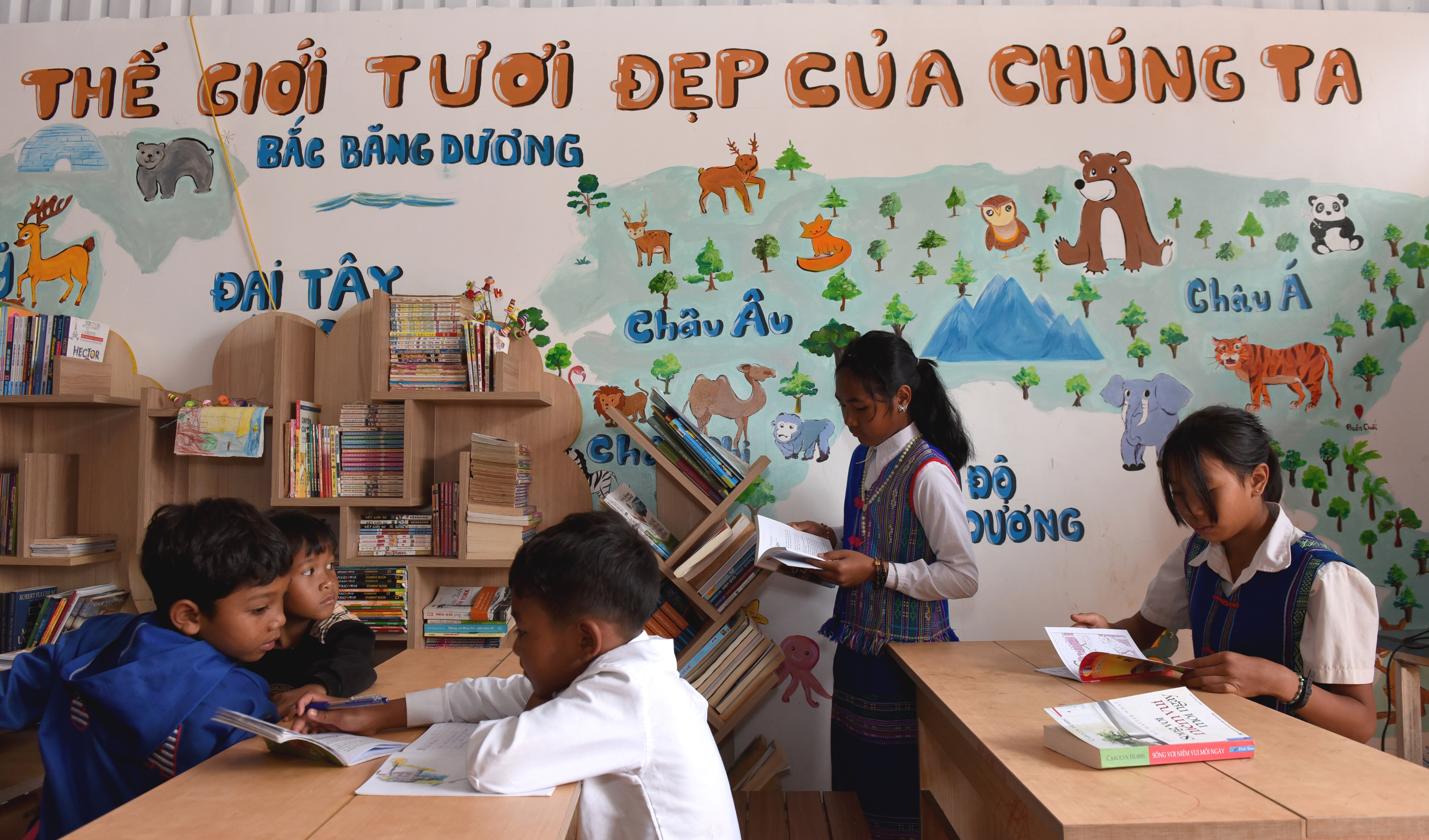 Có một thư viện cho trẻ em dân tộc...