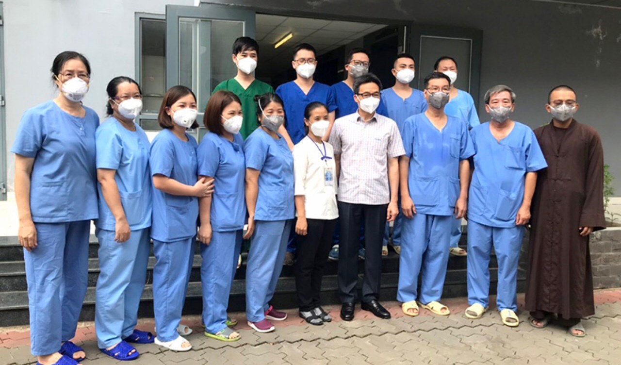 Bác sĩ xả thân cấp cứu cho bệnh nhân