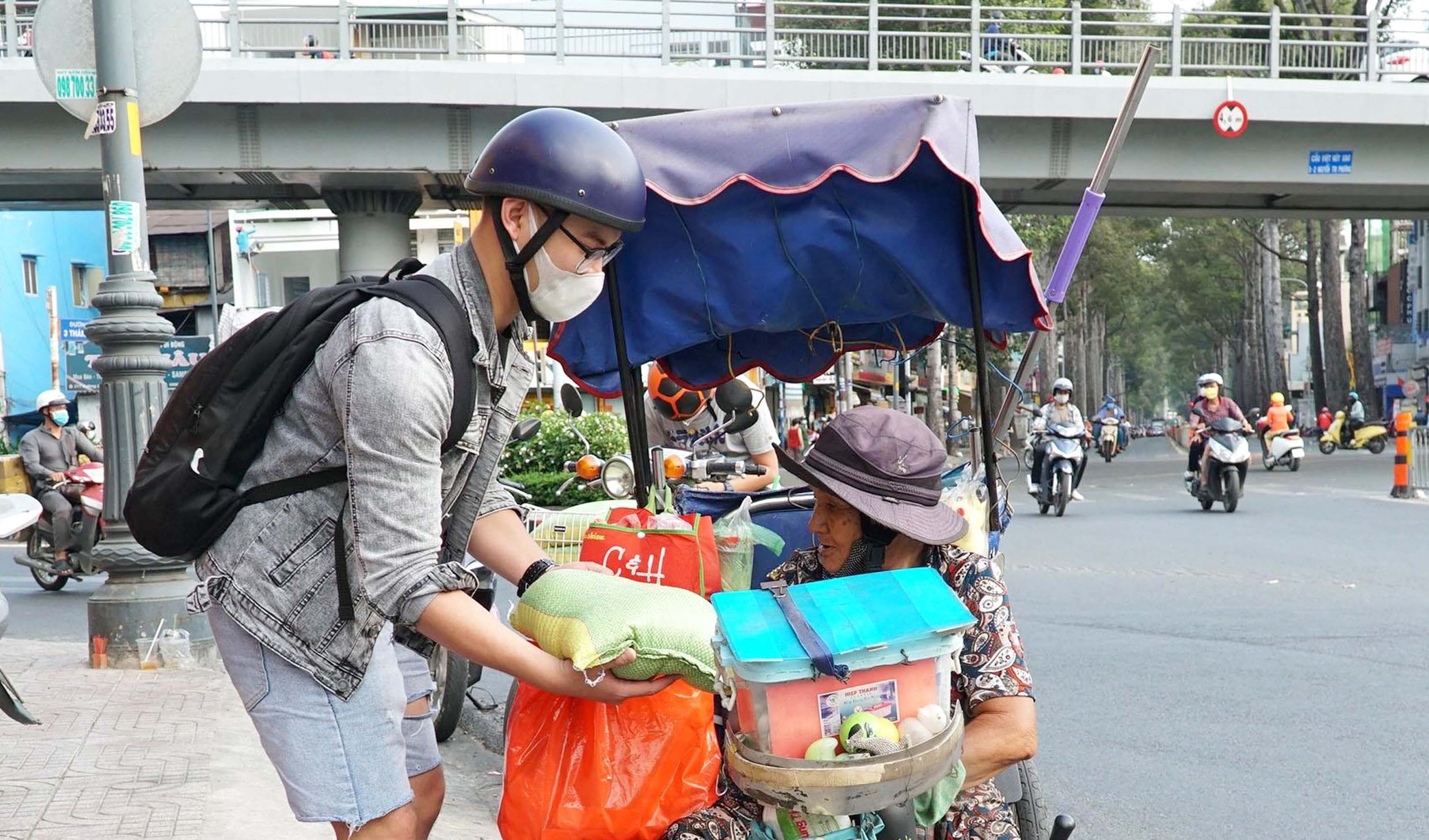Miên man hai chữ từ thiện