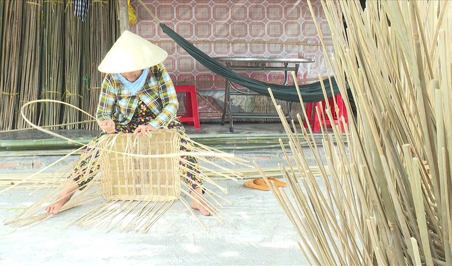 Giữ gìn nghề thủ công tre nan ở một xóm quê