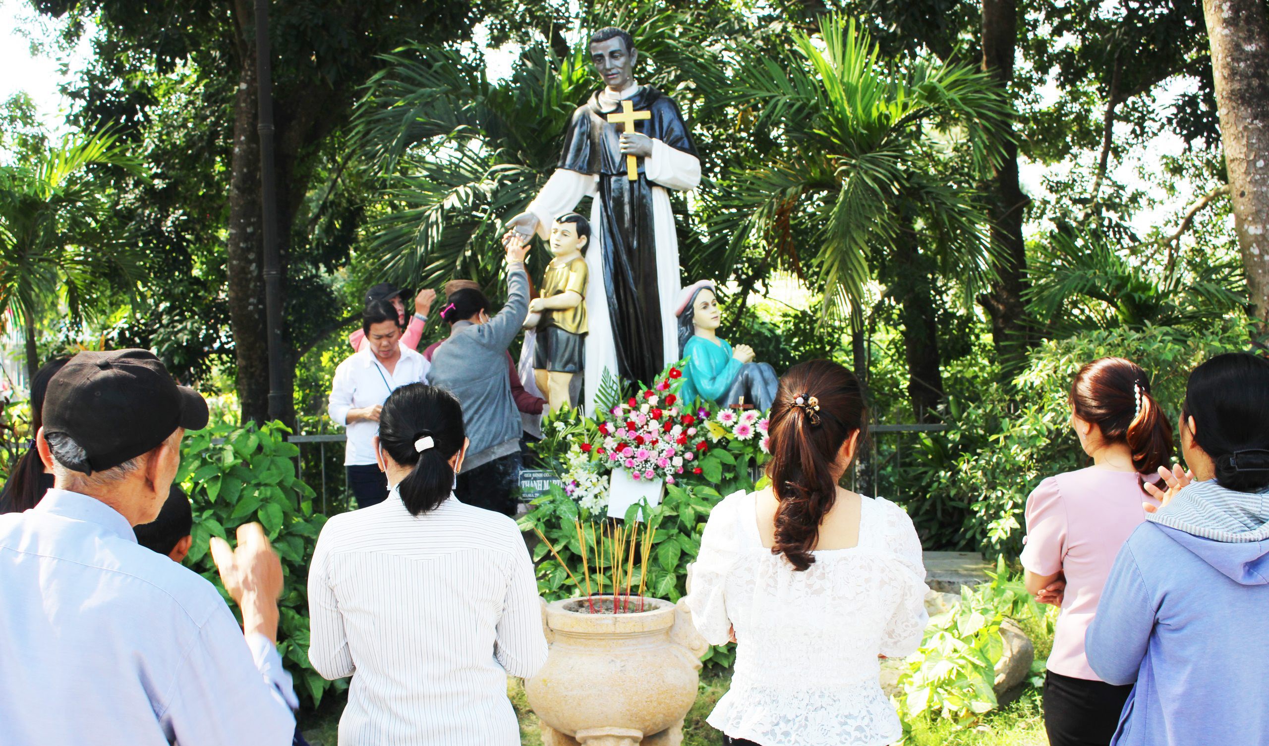 Tin yêu và phó thác