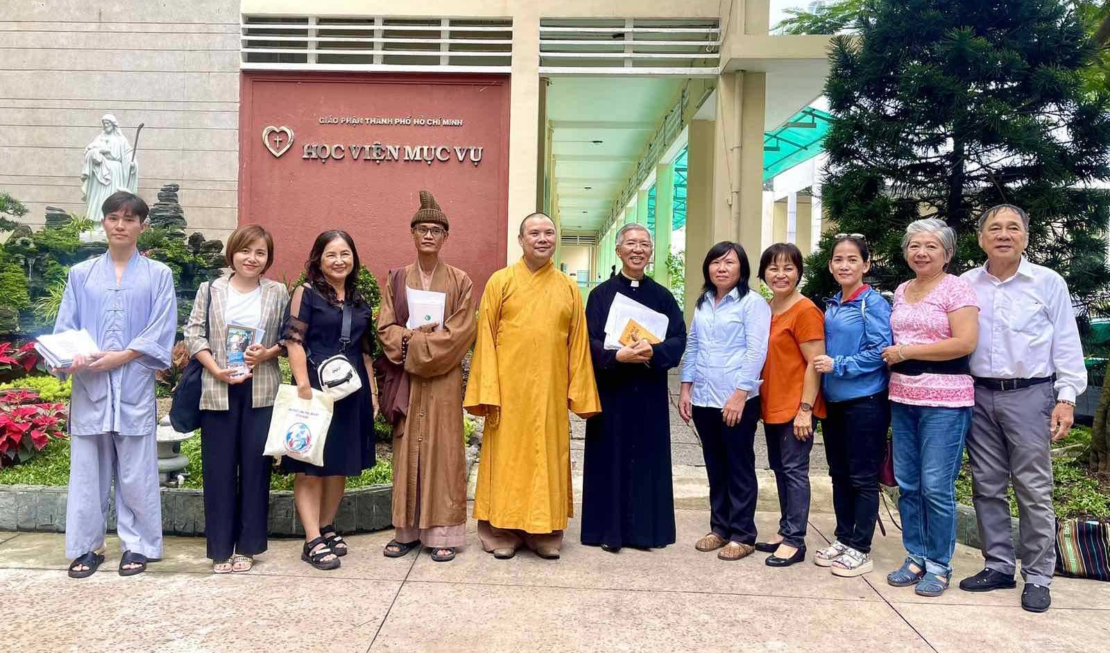 Ðối thoại với các tôn giáo trong sự hiểu biết...