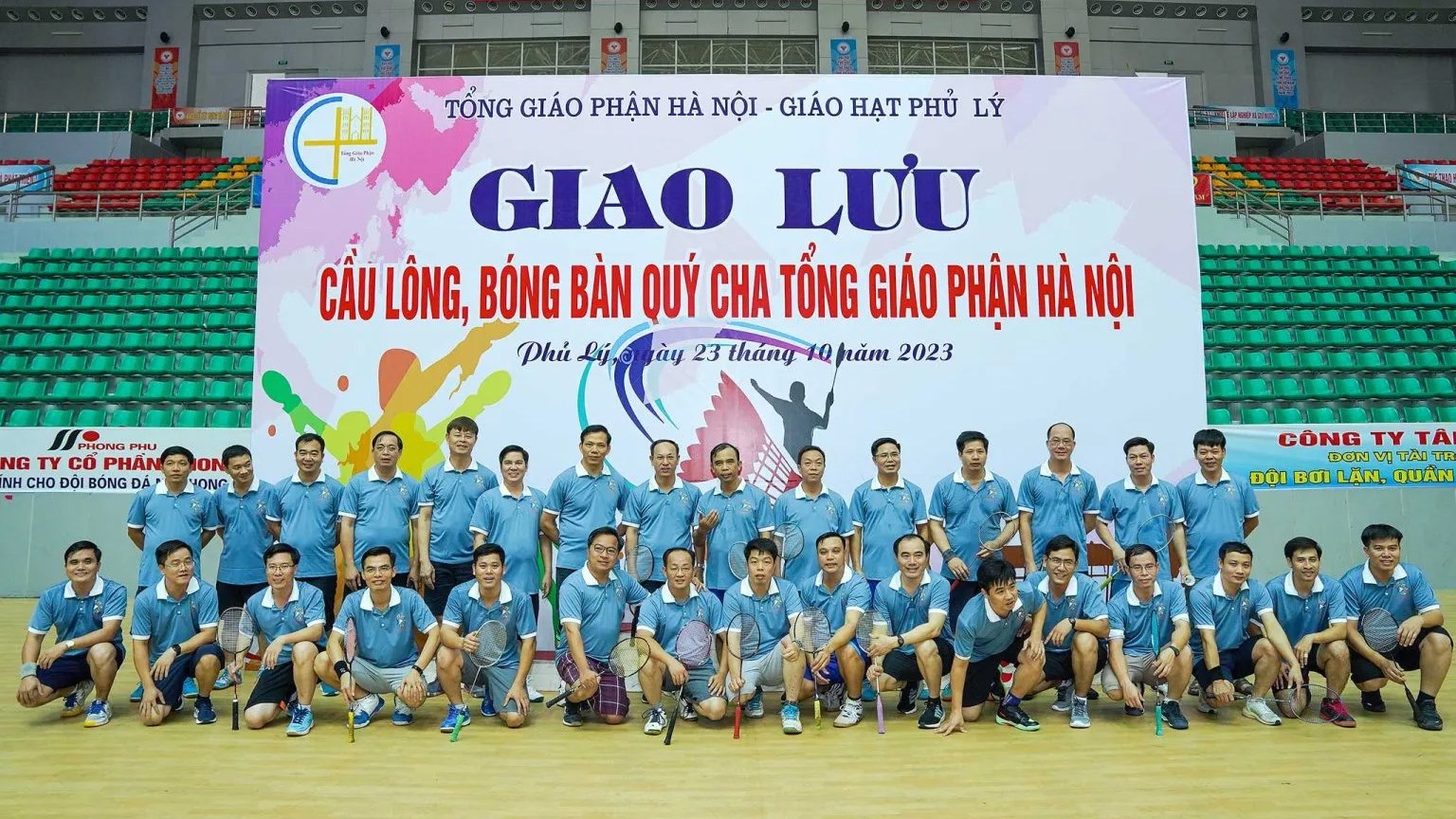 Giao lưu cầu lông và bóng bàn.