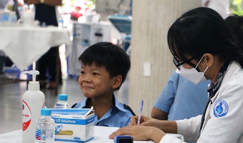 KHỞI ĐỘNG CHƯƠNG TRÌNH “NỤ CƯỜI HẠNH PHÚC” KHÁM, CHỮA BỆNH RĂNG MIỆNG CHO NGƯỜI KHÓ KHĂN