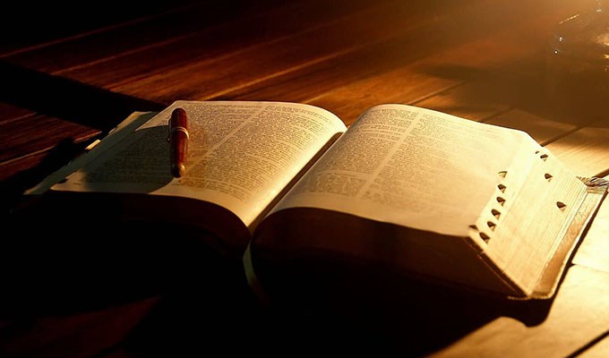 Tìm hiểu Kinh Thánh theo chủ đề DƯỚI ÁNH SÁNG LỜI CHÚA