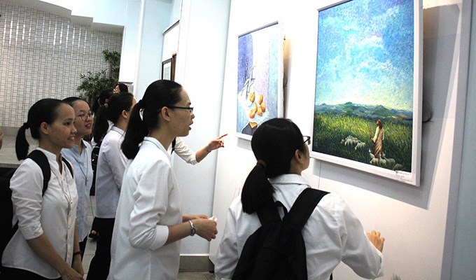 Triển lãm tác phẩm mỹ thuật của các tu sĩ