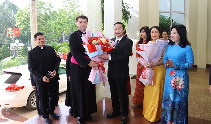 Ðức Tổng Giám mục Marek Zalewski thăm mục vụ Giáo phận Thanh Hóa