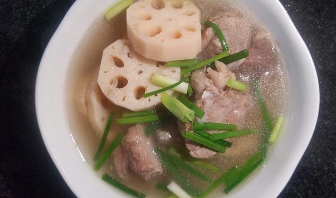Canh sườn hầm củ sen thơm ngon, bổ dưỡng