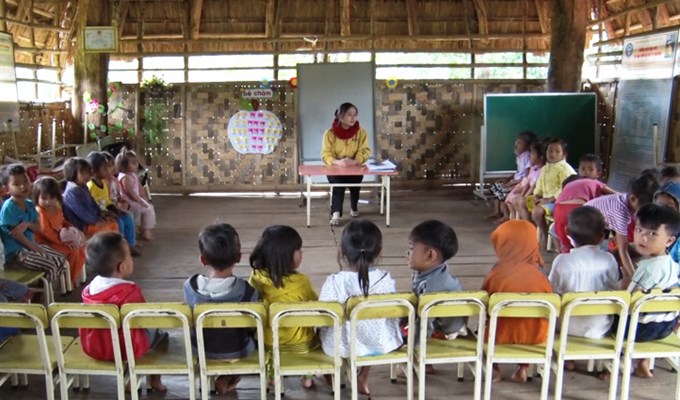 Chuyện giữ trẻ cho người dân tộc