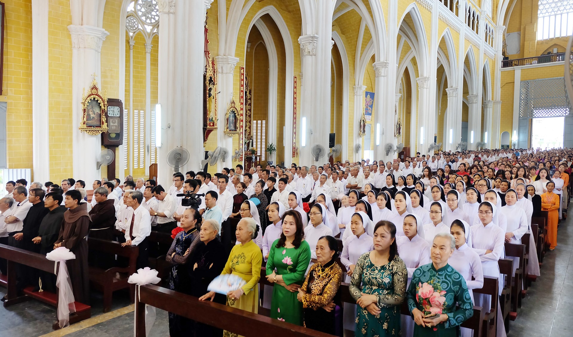 Nghĩ về sự tham dự phụng vụ của cộng đồng Dân Chúa